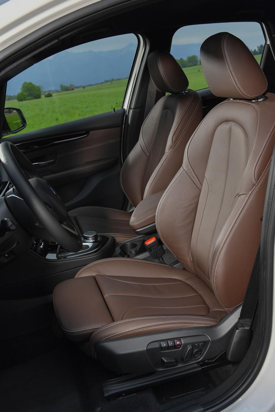 Интерьер BMW 225xe Active Tourer iPerformance (F45) 2018 года  (WW) (фото 71 из 71)